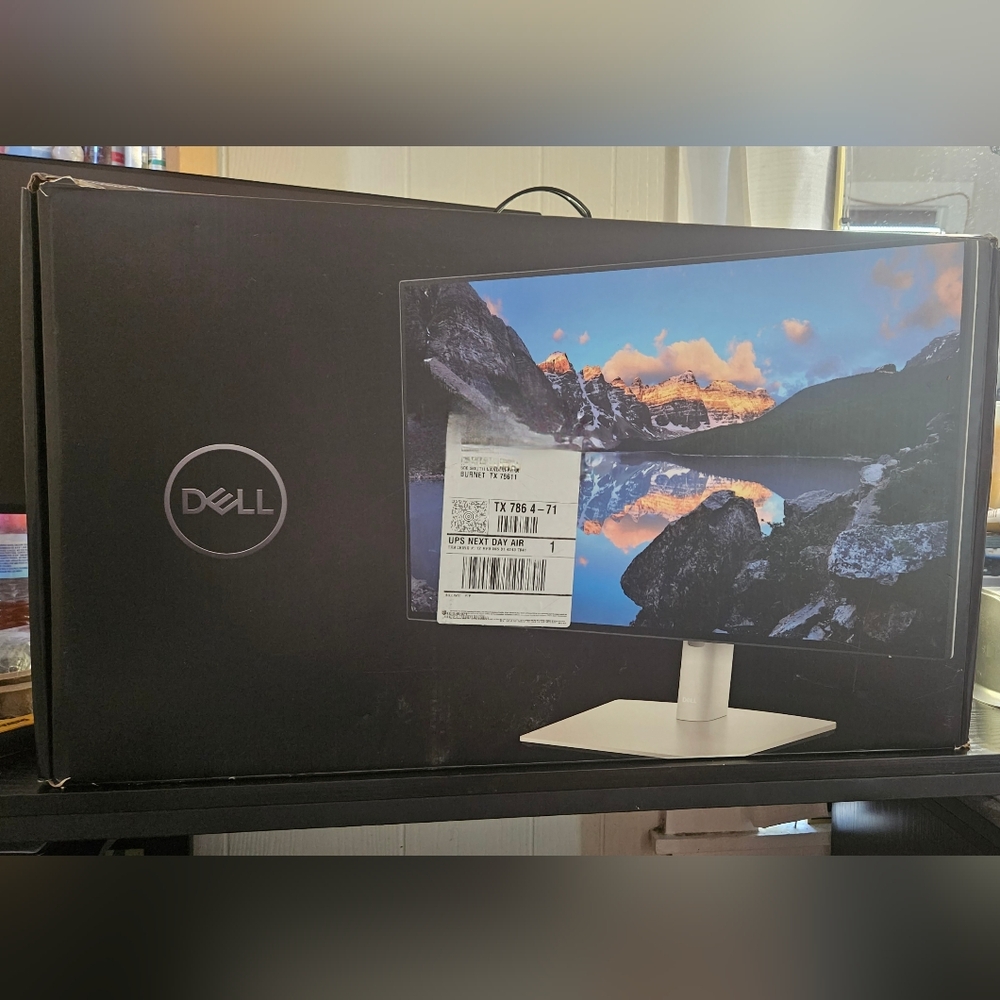 (New)Dell ultra sharp 24 monitor, Dell docking station, keyboard andmouse